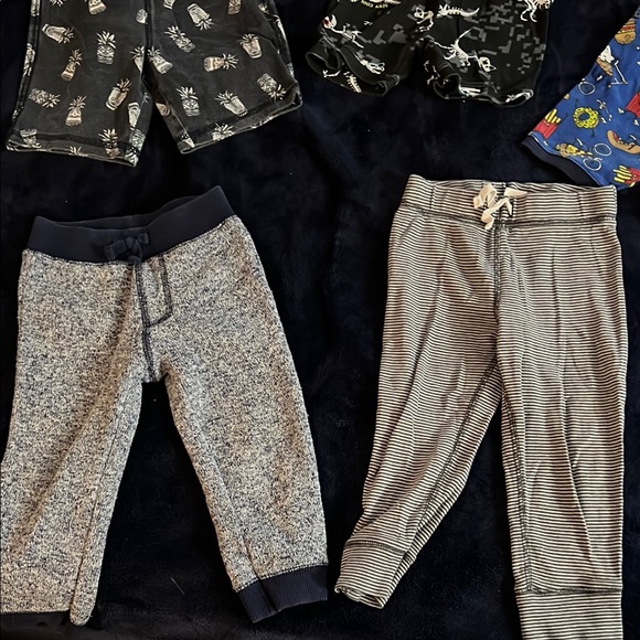 Kids Black Dinosaur Print Shorts Lot 506 - Picture 4 of 4